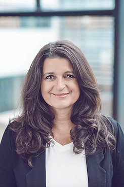 Frau  Claudia Smeets