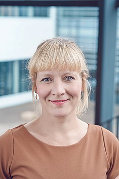 Frau Diplom Designerin Anna Rosa Stohldreier